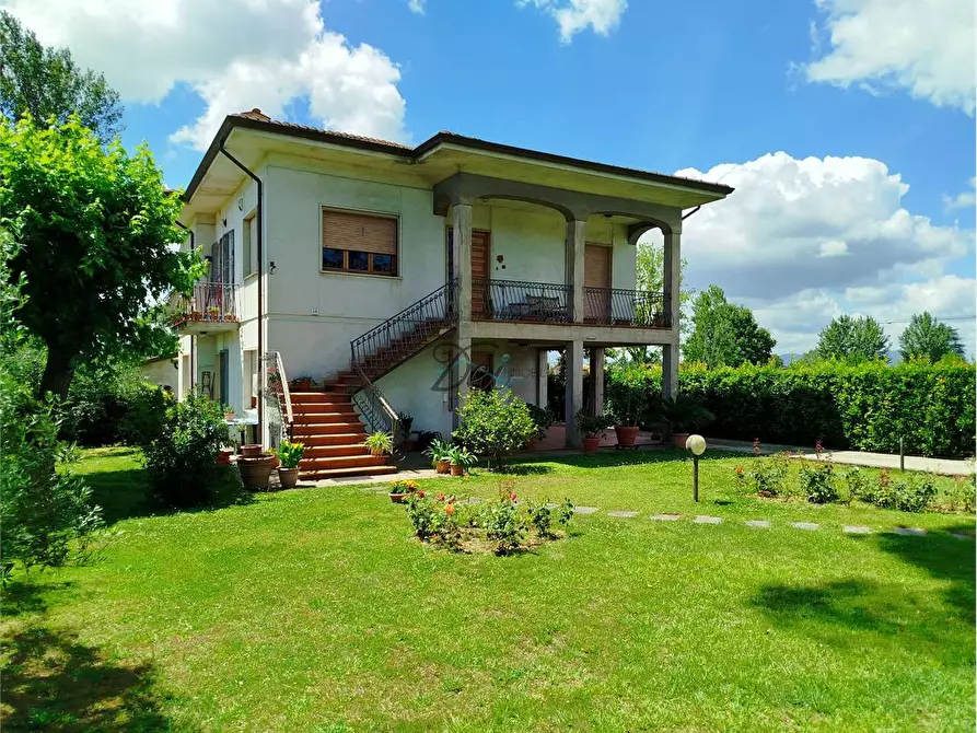 Immagine 2 di Villa in vendita  in via dei maionchi a Capannori