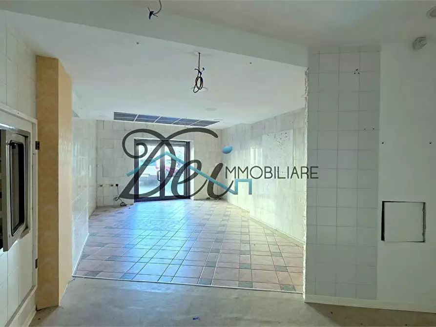 Immagine 1 di Negozio in vendita  a Castelnuovo Di Garfagnana