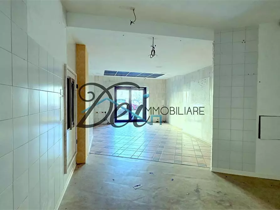 Immagine 5 di Negozio in vendita  a Castelnuovo Di Garfagnana