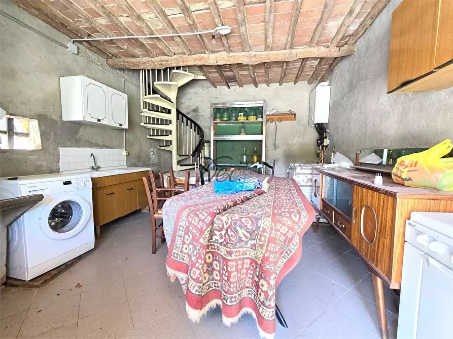 Immagine 37 di Rustico / casale in vendita  in via della francese  a Capannori