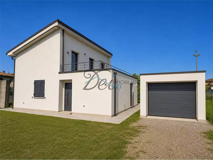Immagine 2 di Villa in vendita  in Via di Sant antonio a Capannori