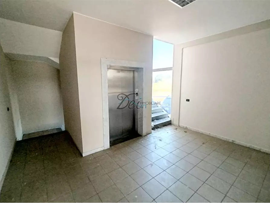 Immagine 35 di Ufficio in affitto  in via pesciatina  a Capannori