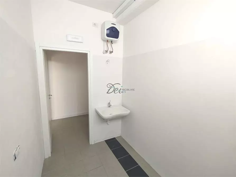 Immagine 10 di Negozio in affitto  in via pesciatina a Capannori