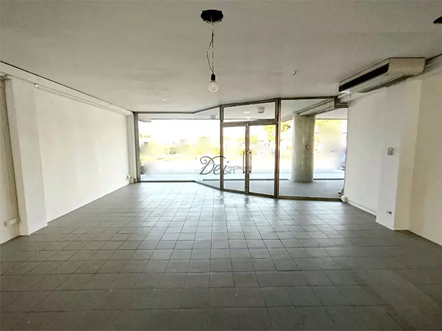 Immagine 7 di Negozio in affitto  in via pesciatina a Capannori