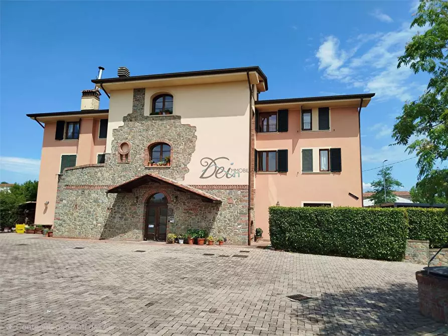 Immagine 2 di Hotel in vendita  in via poggio baldino a Altopascio