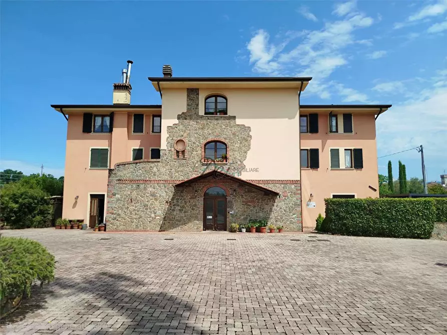 Immagine 1 di Hotel in vendita  in via poggio baldino a Altopascio