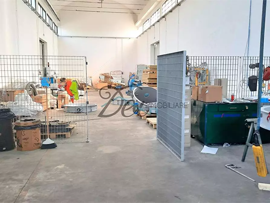 Immagine 1 di Capannone industriale in affitto  in Via del Brennero a Lucca