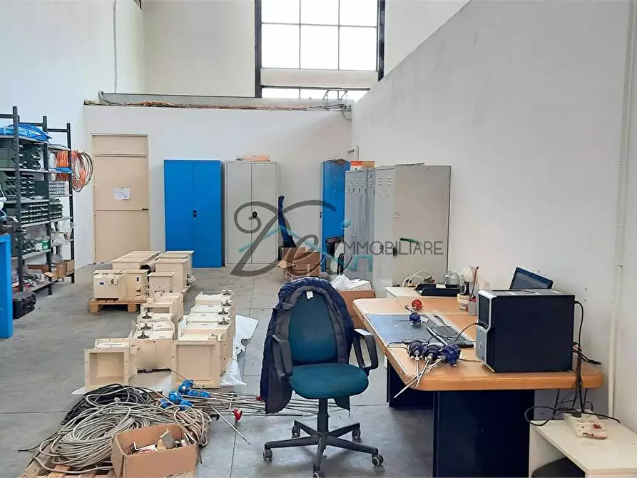 Immagine 2 di Capannone industriale in affitto  in Via del Brennero a Lucca