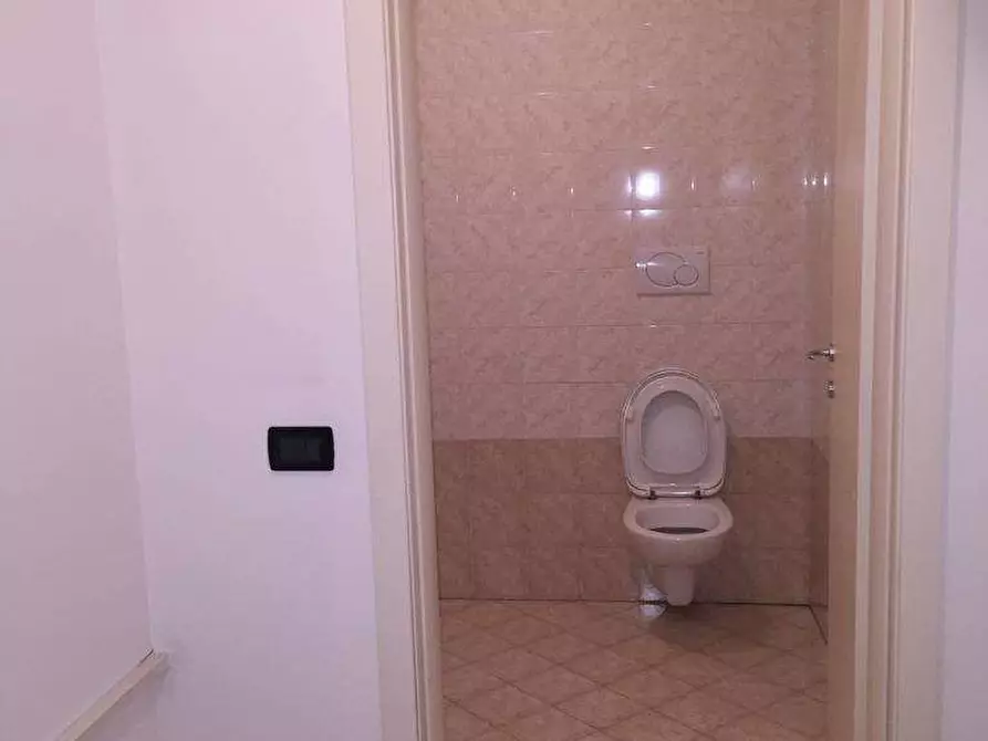 Immagine 5 di Ufficio in affitto  in piazza municipio 1 a Castelnuovo