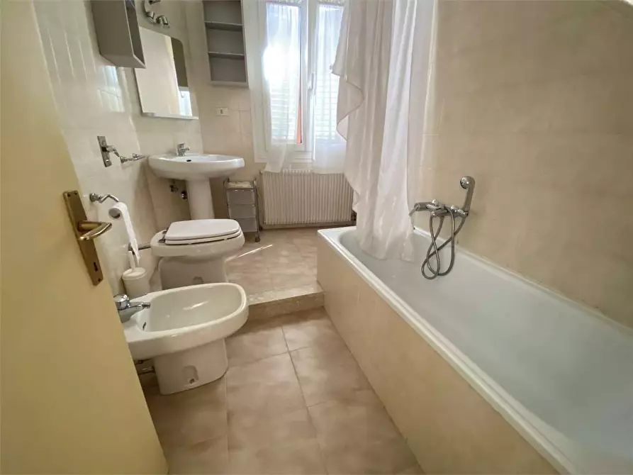 Immagine 9 di Bilocale in affitto  in piazza municipio a Carzano