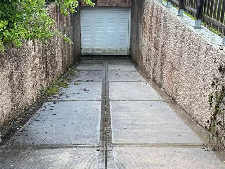Immagine 6 di Garage in vendita  in VIA BRAIDON a Altopiano Della Vigolana