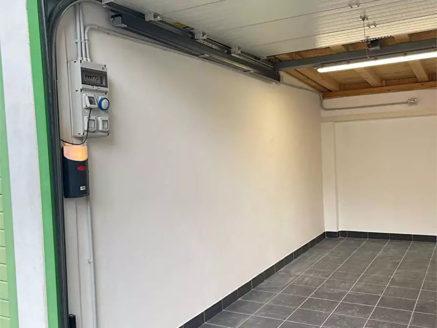 Immagine 2 di Garage in vendita  in VIA SPAGOLLA a Borgo Valsugana