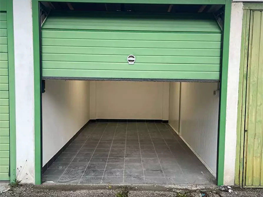Immagine 3 di Garage in vendita  in VIA SPAGOLLA a Borgo Valsugana