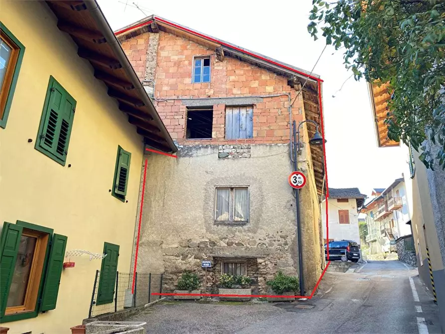 Immagine 1 di Porzione di casa in vendita  in via delle grazie  5 a Telve Di Sopra
