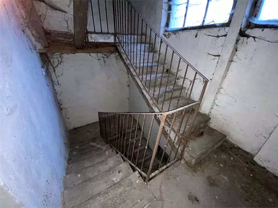 Immagine 10 di Stabile in vendita  in PIAZZA ROMANI a Borgo Valsugana