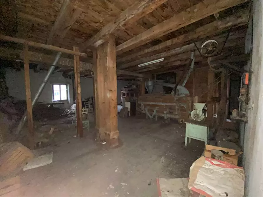 Immagine 11 di Stabile in vendita  in PIAZZA ROMANI a Borgo Valsugana