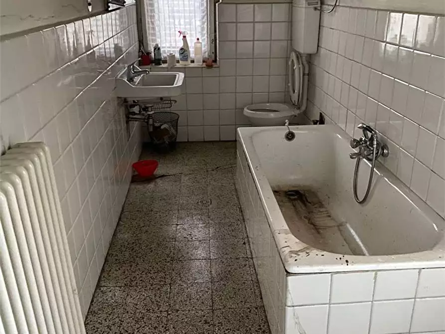 Immagine 13 di Stabile in vendita  in PIAZZA ROMANI a Borgo Valsugana