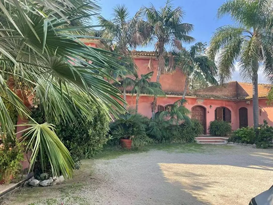 Immagine 1 di Villa in vendita  a Siracusa