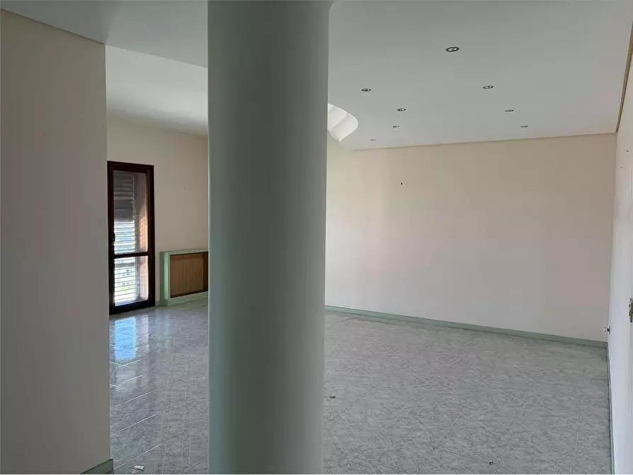 Immagine 3 di Trilocale in affitto  a Siracusa