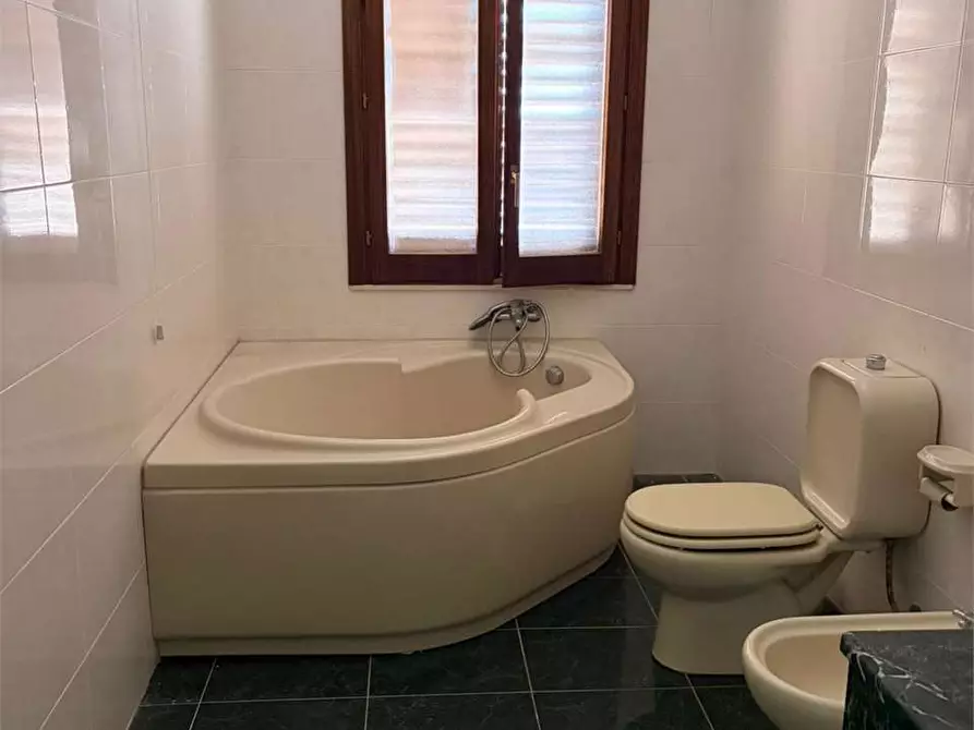 Immagine 9 di Trilocale in affitto  a Siracusa