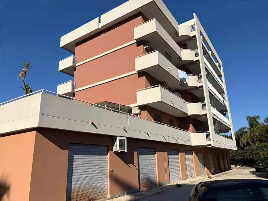 Immagine 27 di Trilocale in affitto  a Siracusa