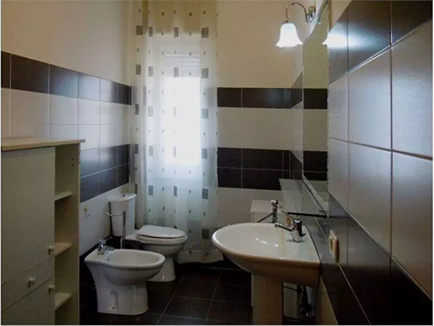 Immagine 11 di Trilocale in affitto  a Siracusa