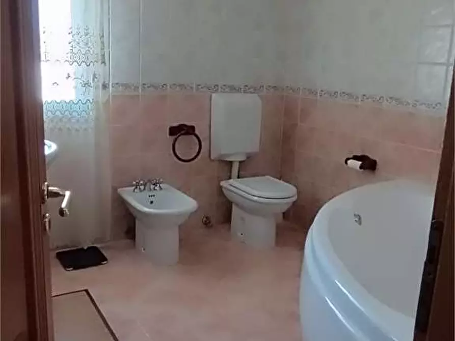 Immagine 14 di Villa in affitto  a Siracusa