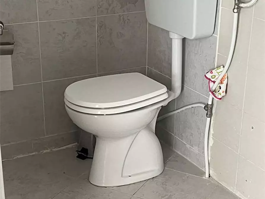 Immagine 9 di Negozio in affitto  in Via del Colle Temenite a Siracusa