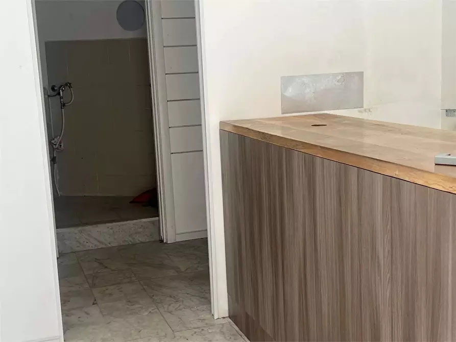 Immagine 8 di Negozio in affitto  in Via del Colle Temenite a Siracusa