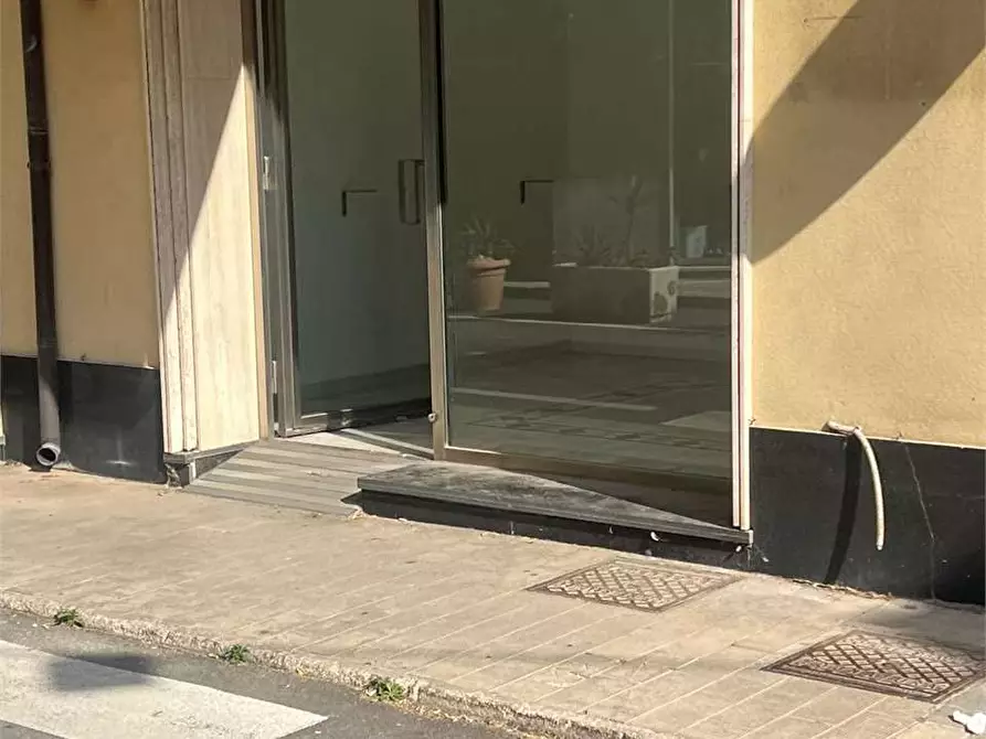 Immagine 3 di Negozio in affitto  in Via del Colle Temenite a Siracusa