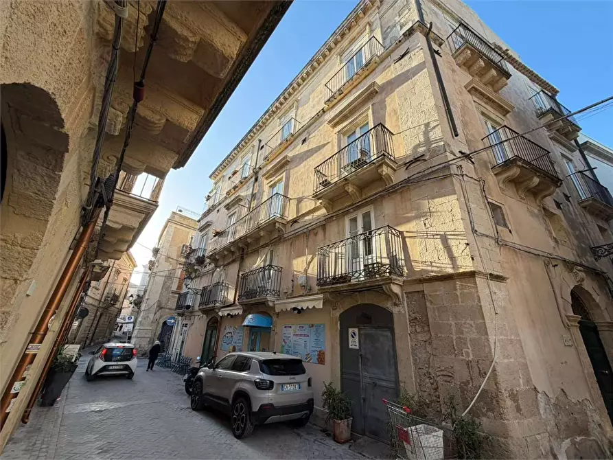 Immagine 14 di Trilocale in affitto  a Siracusa
