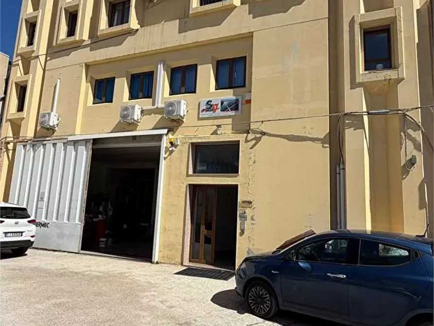 Immagine 24 di Ufficio in vendita  a Siracusa