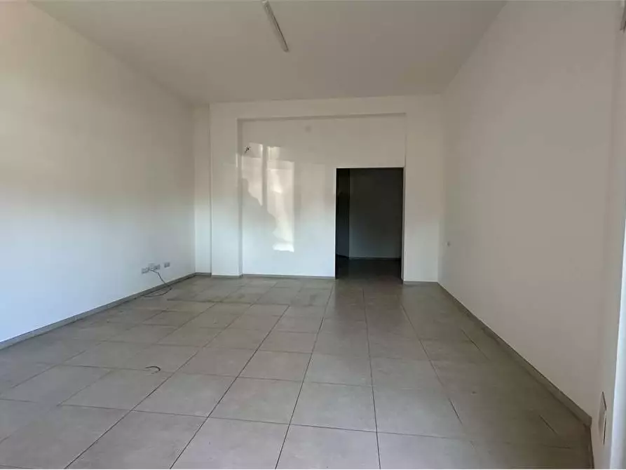 Immagine 6 di Negozio in affitto  in Via scala Greca a Siracusa