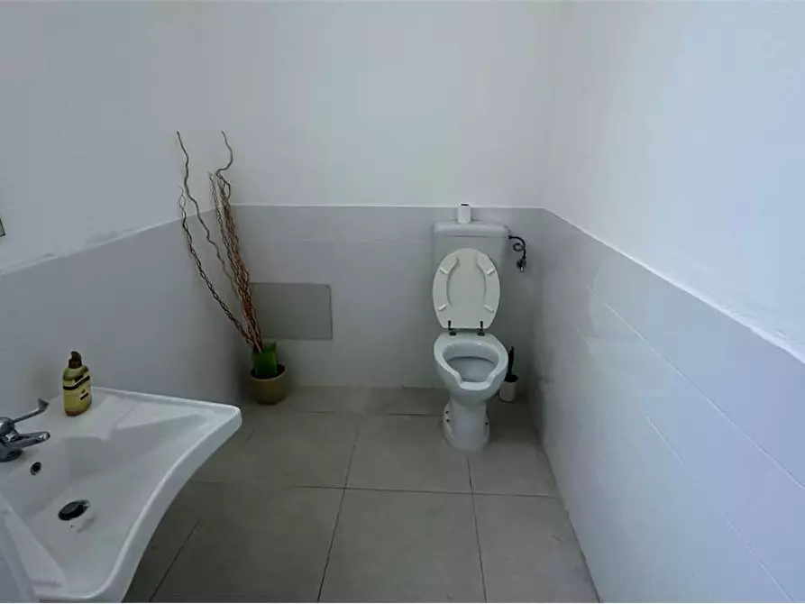 Immagine 12 di Negozio in affitto  in Via scala Greca a Siracusa