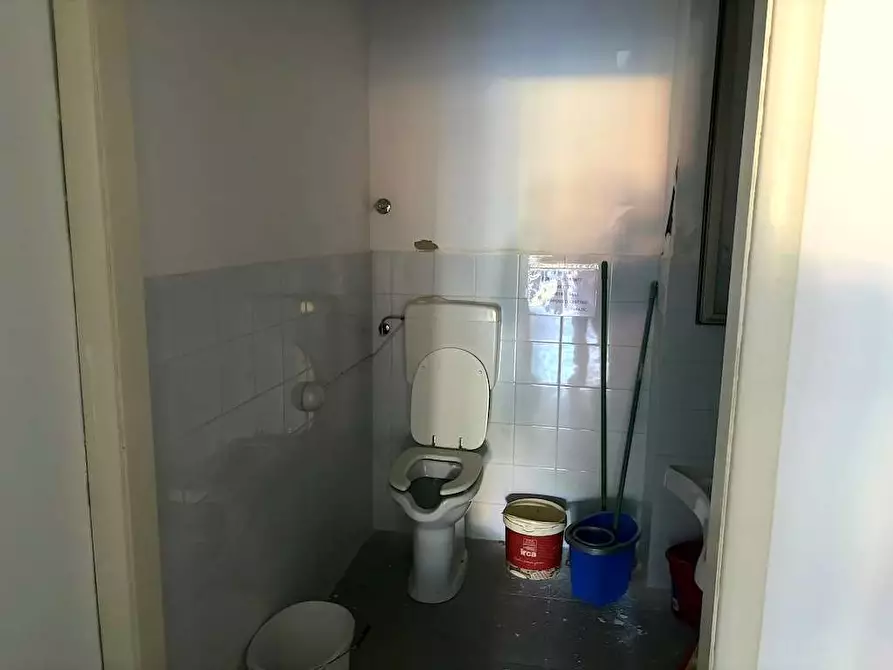 Immagine 3 di Negozio in affitto  in Via Malta a Siracusa