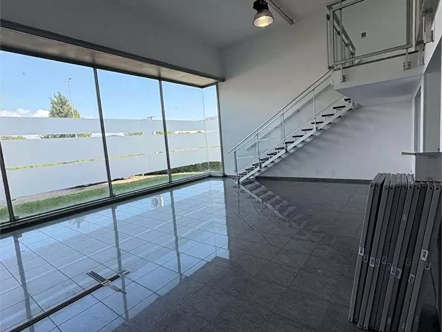 Immagine 2 di Negozio in affitto  in Corso Moncenisio 15 a Rosta