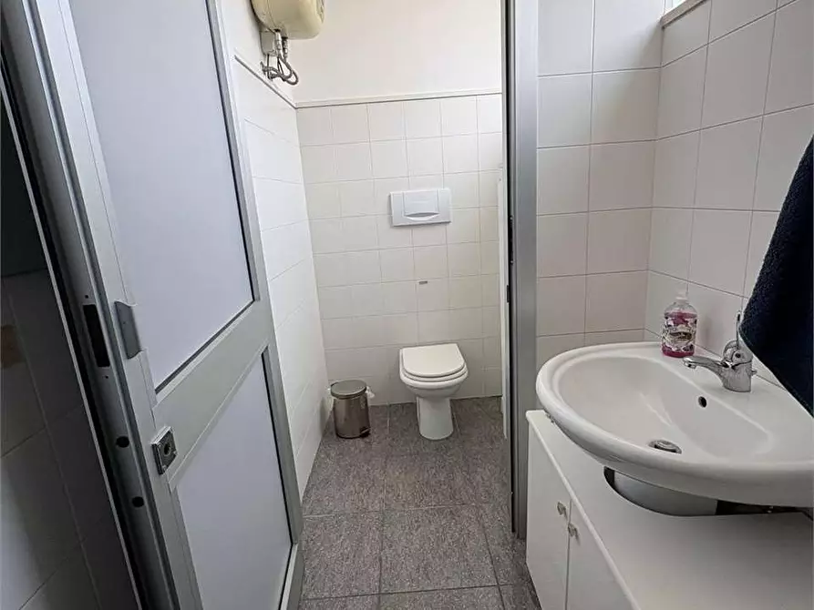 Immagine 9 di Negozio in affitto  in Corso Moncenisio 15 a Rosta