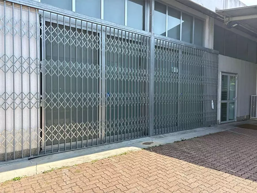 Immagine 13 di Negozio in affitto  in Corso Moncenisio 15 a Rosta