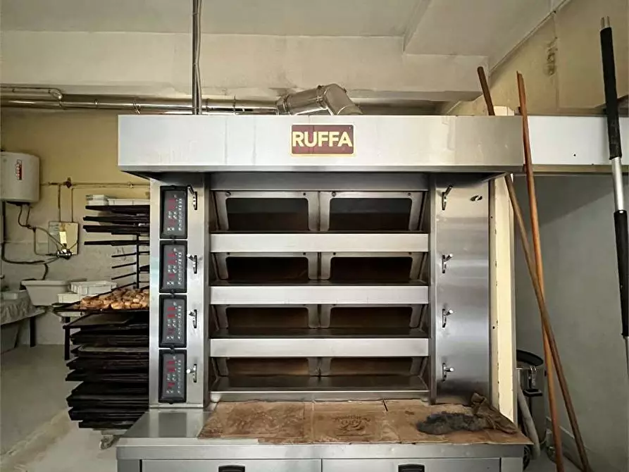 Immagine 5 di Negozio in vendita  in VIA GIOBERTI 54 a Torino