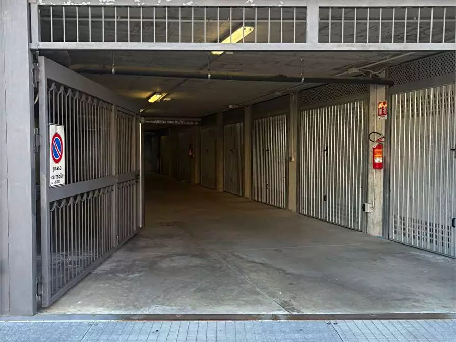 Immagine 1 di Garage in affitto  in VIA RITA LEVI MONTALCINI a Rivoli