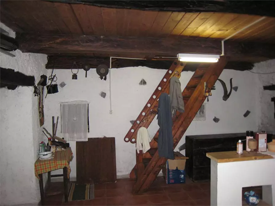 Immagine 9 di Baita in vendita  in barzona 10 a Calasca-Castiglione