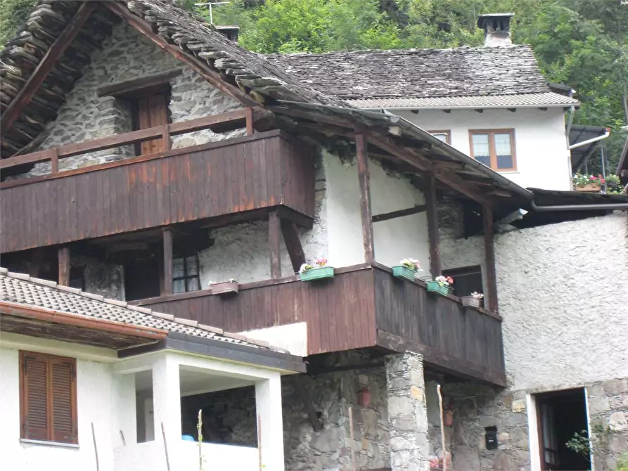 Immagine 21 di Baita in vendita  in barzona 10 a Calasca-Castiglione