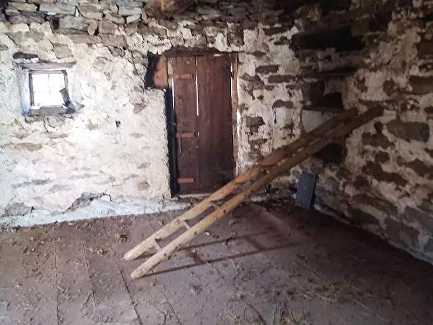 Immagine 23 di Baita in vendita  in apri a Piedimulera