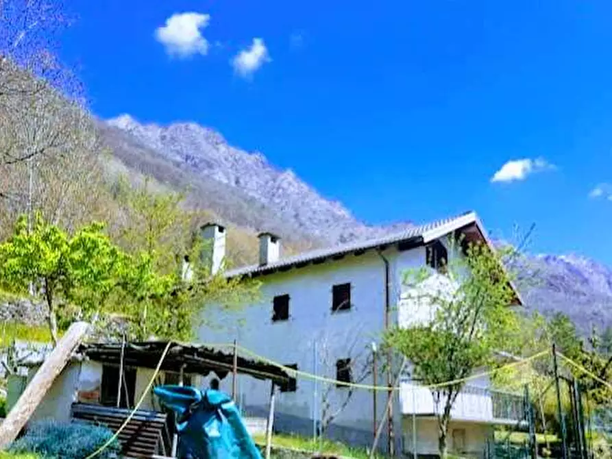 Immagine 1 di Casa indipendente in vendita  in PIAZZA CHIESA a Premosello-Chiovenda