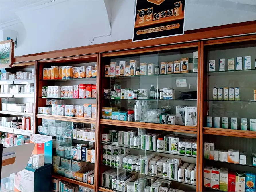 Immagine 26 di Negozio in vendita  in piazza fanfanini a Vogogna