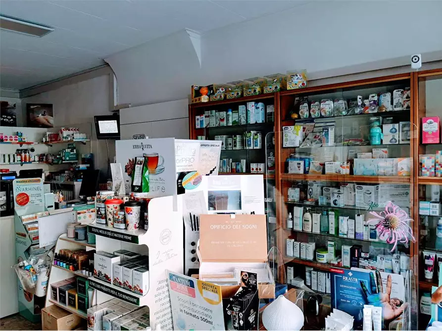 Immagine 27 di Negozio in vendita  in piazza fanfanini a Vogogna