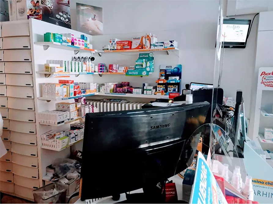 Immagine 28 di Negozio in vendita  in piazza fanfanini a Vogogna