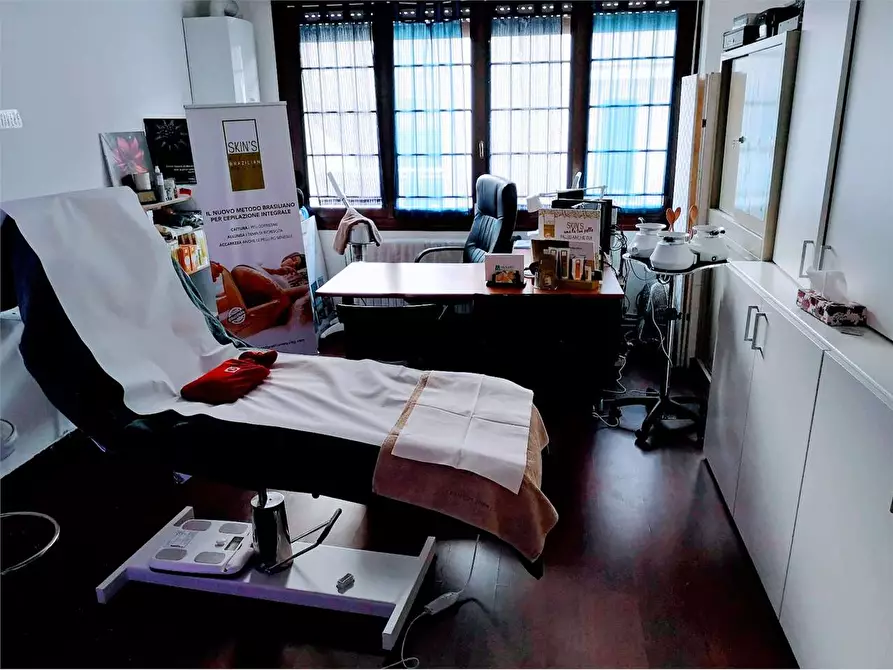 Immagine 29 di Negozio in vendita  in piazza fanfanini a Vogogna