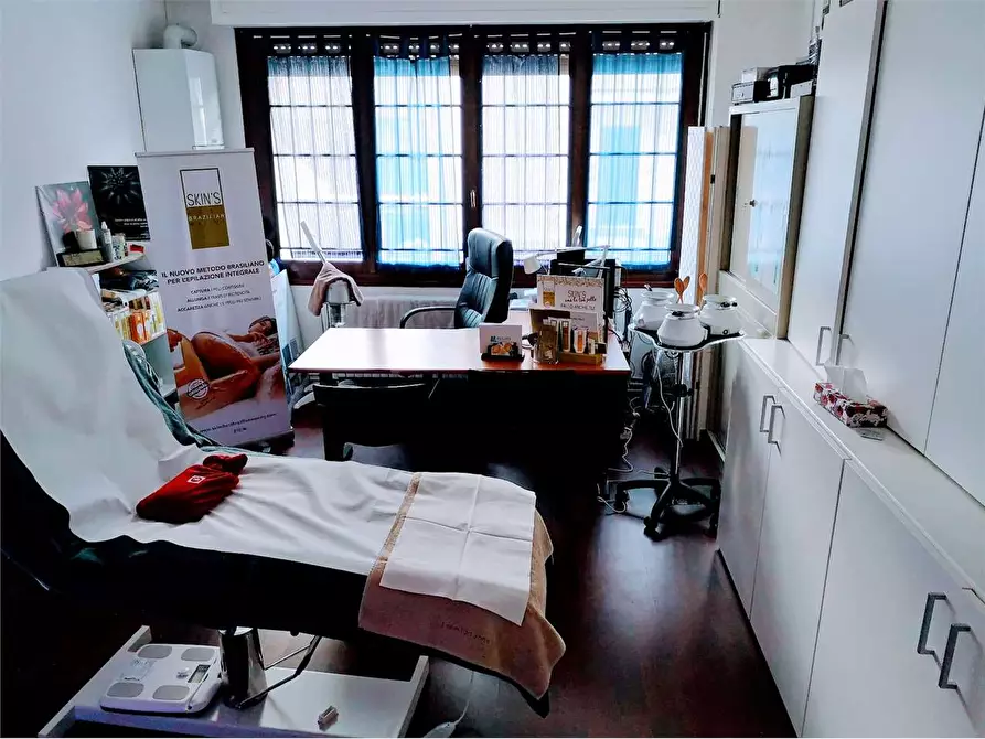 Immagine 30 di Negozio in vendita  in piazza fanfanini a Vogogna