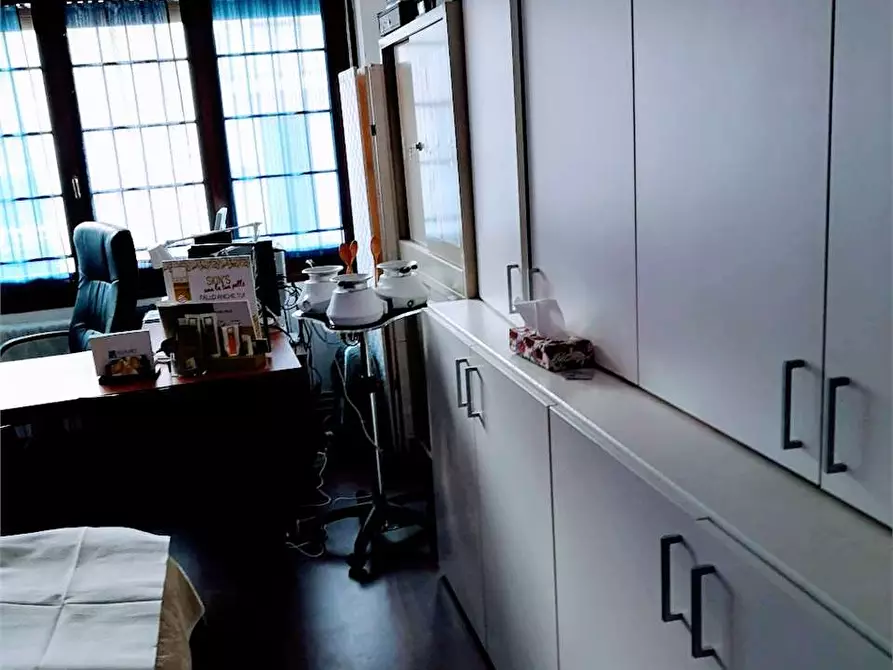 Immagine 31 di Negozio in vendita  in piazza fanfanini a Vogogna